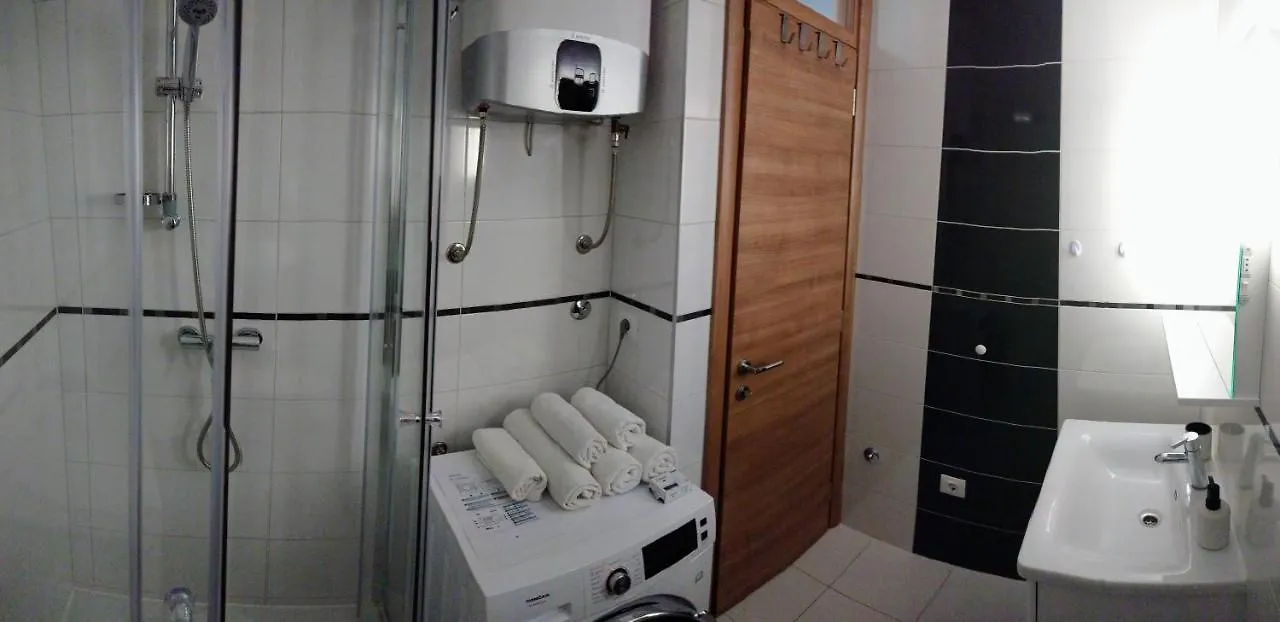 West Star Apartment トロギール